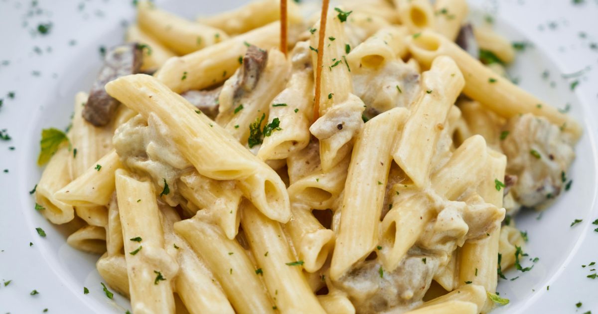 Cheesy Ground Beef and Pasta
